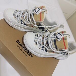 Burberry kids shoes like new